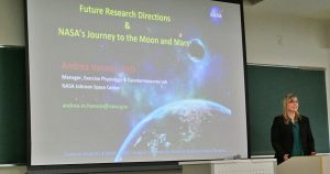 アンドレア・ハンソン博士