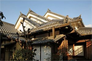 旧杉山家住宅（17世紀）の城郭風の「八棟造り」