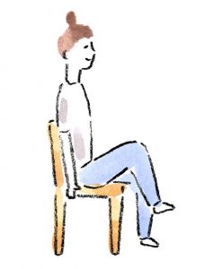 （２）椅子に座って、片足ずつ太ももを持ち上げます